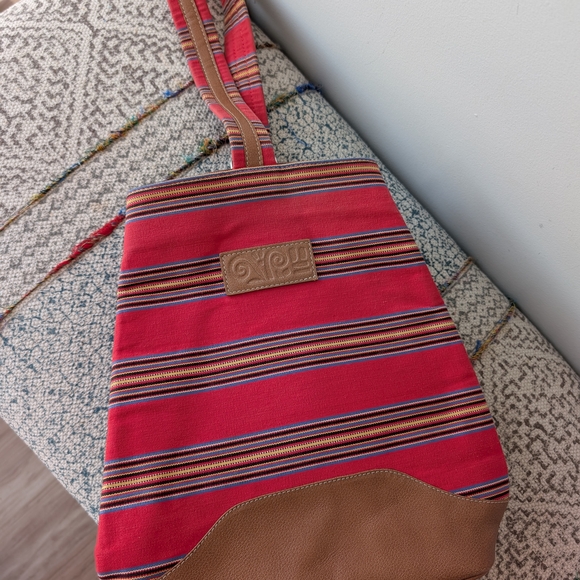 Chic Red and Tan Crossbody/Backpack Style Bag with Sleek Design - Picture 7 of 13